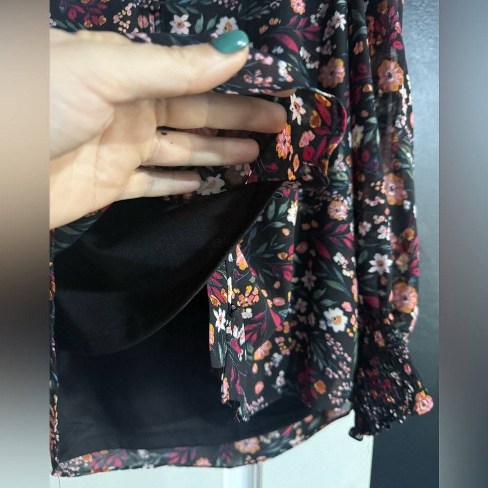 CeCe Black Floral Blouse - Picture 4 of 7